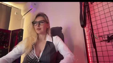 Liya Ray online show from 7, 5, 2026