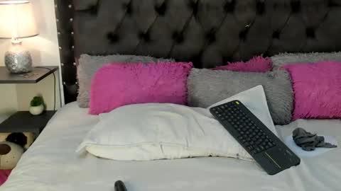 Snapshot of lizathomson_ chatting on 19, 2, 2025 liza online show from 19, 2, 2025