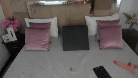 Liz  online show from 22, 7, 2026