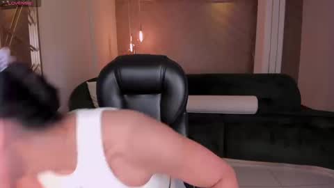 Lizzi  online show from 10, 9, 2025