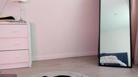 Snapshot of lizzy_peach chatting on 10, 9, 2025 Lizzy online show from 10, 9, 2025