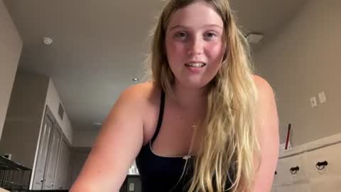 Snapshot of lizzygetsbusy101 chatting on 27, 7, 2026 Lizzygetsbusy101 online show from 27, 7, 2026