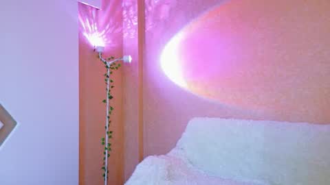 llovelymia online show from 18, 7, 2026