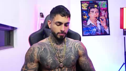 logan_hugh8 online show from 24, 11, 2025