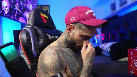 logan_hugh8 online show from 4, 2, 2026