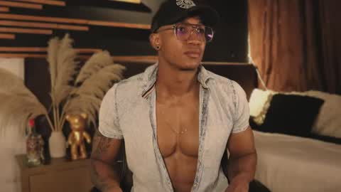 logan_varela online show from 23, 1, 2025