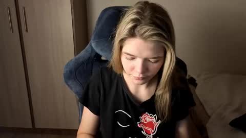 Snapshot of logandrive chatting on 24, 10, 2025 Logan and Katana online show from 24, 10, 2025