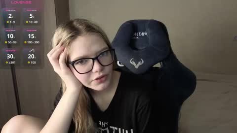 Snapshot of logandrive chatting on 28, 11, 2025 Logan and Katana online show from 28, 11, 2025