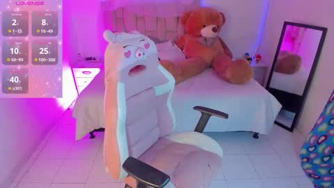 lola oberly online show from 8, 9, 2025