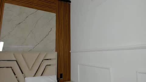 Lola Angel online show from 4, 10, 2025