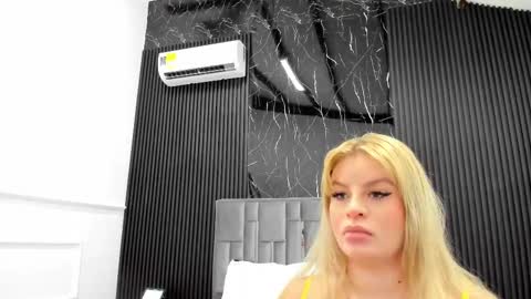 Lola Angel online show from 9, 2, 2026