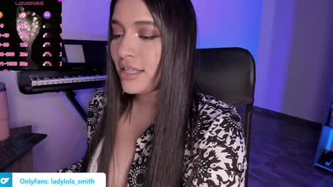 lolaasmith_21 online show from 25, 1, 2025