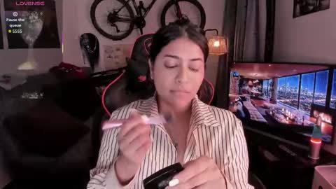 lolaasmith_21 online show from 13, 1, 2026