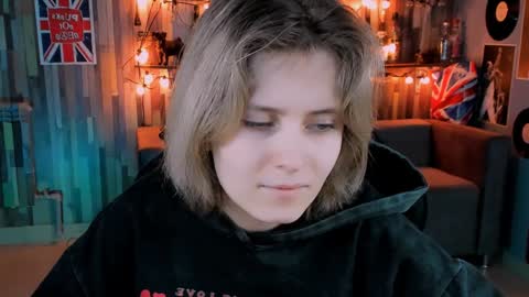 Snapshot of lolaasmus chatting on 18, 12, 2024 I consider myself the god Loki but life just calls me LOL  online show from 18, 12, 2024