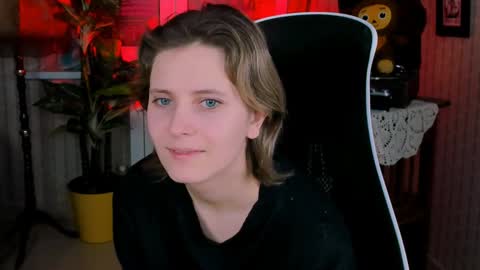 Snapshot of lolaasmus chatting on 21, 12, 2024 I consider myself the god Loki but life just calls me LOL  online show from 21, 12, 2024