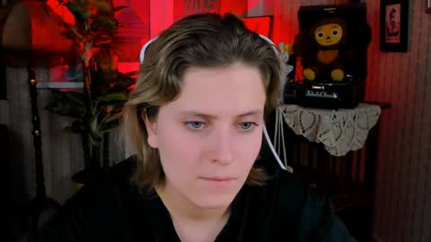 Snapshot of lolaasmus chatting on 21, 12, 2024 I consider myself the god Loki but life just calls me LOL  online show from 21, 12, 2024