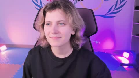 Snapshot of lolaasmus chatting on 24, 12, 2024 I consider myself the god Loki but life just calls me LOL  online show from 24, 12, 2024