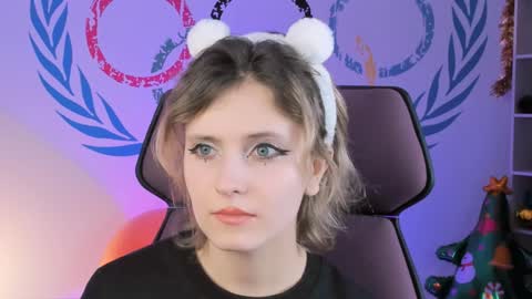 Snapshot of lolaasmus chatting on 28, 12, 2024 I consider myself the god Loki but life just calls me LOL  online show from 28, 12, 2024