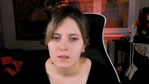 Snapshot of lolaasmus chatting on 10, 1, 2025 I consider myself the god Loki but life just calls me LOL  online show from 10, 1, 2025