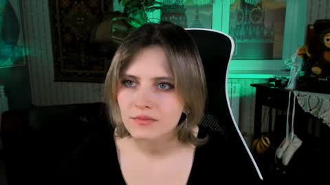 Snapshot of lolaasmus chatting on 10, 1, 2025 I consider myself the god Loki but life just calls me LOL  online show from 10, 1, 2025