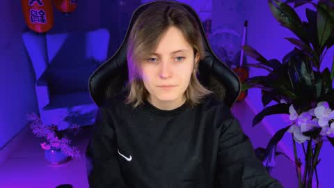 Snapshot of lolaasmus chatting on 4, 2, 2025 I consider myself the god Loki but life just calls me LOL  online show from 4, 2, 2025