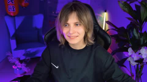 Snapshot of lolaasmus chatting on 4, 2, 2025 I consider myself the god Loki but life just calls me LOL  online show from 4, 2, 2025