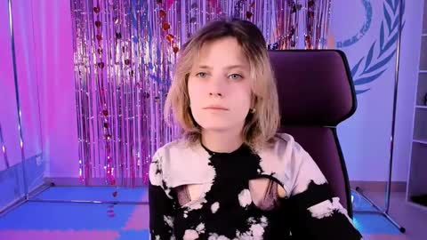 Snapshot of lolaasmus chatting on 27, 2, 2025 I consider myself the god Loki but life just calls me LOL  online show from 27, 2, 2025