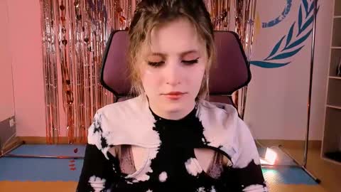 Snapshot of lolaasmus chatting on 27, 2, 2025 I consider myself the god Loki but life just calls me LOL  online show from 27, 2, 2025