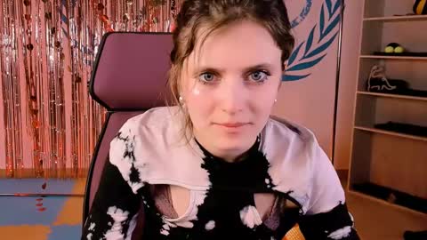 Snapshot of lolaasmus chatting on 27, 2, 2025 I consider myself the god Loki but life just calls me LOL  online show from 27, 2, 2025