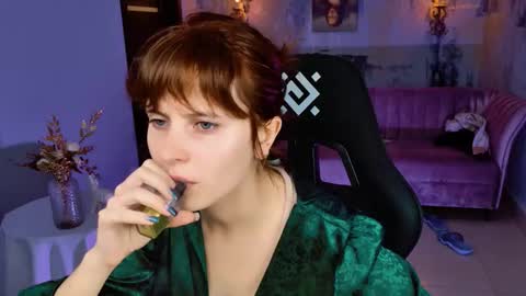 Snapshot of lolaasmus chatting on 26, 9, 2025 I consider myself the god Loki but life just calls me LOL  online show from 26, 9, 2025