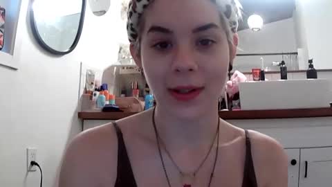 Lola Lixx online show from 21, 11, 2025