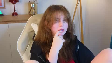 Snapshot of lolly_pump chatting on 16, 10, 2025 Mona online show from 16, 10, 2025