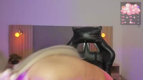 Snapshot of loly_berry chatting on 8, 7, 2026 L O L Y online show from 8, 7, 2026