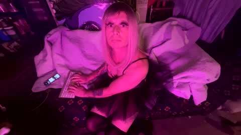 Snapshot of longbeachcd69 chatting on 10, 1, 2025 longbeachcd69 online show from 10, 1, 2025