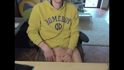 Snapshot of loomie chatting on 28, 10, 2025 loomie online show from 28, 10, 2025