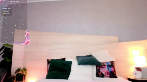 Snapshot of loonyannie chatting on 14, 7, 2026 Annie online show from 14, 7, 2026