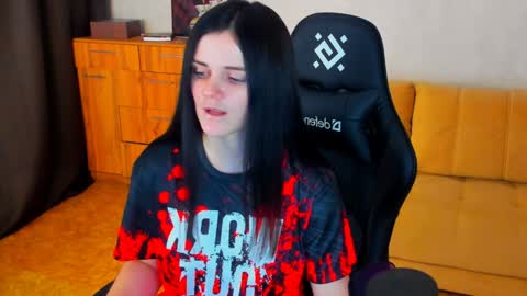 Lora Cain online show from 13, 1, 2025