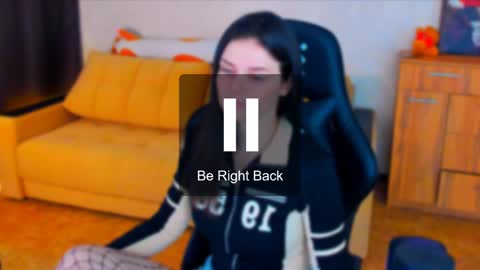 Lora Cain online show from 17, 1, 2025