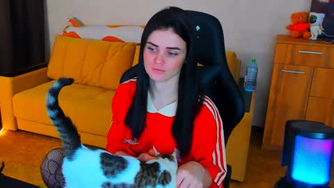 Lora Cain online show from 24, 1, 2025