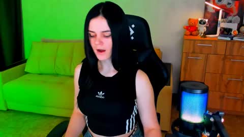 Lora Cain online show from 11, 2, 2025