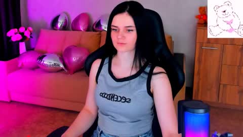 Lora Cain online show from 14, 2, 2025