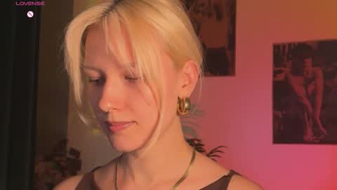 Snapshot of lora_hellyeah chatting on 13, 9, 2025 Lora heil online show from 13, 9, 2025