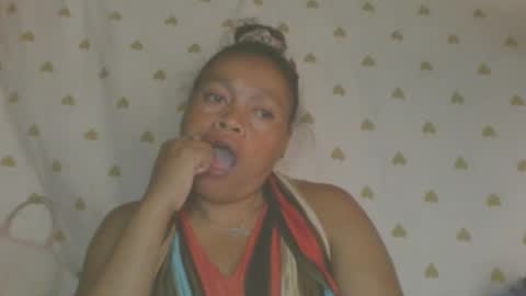 LorahVane online show from 8, 5, 2026