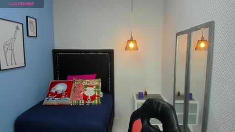 lorenadavies online show from 30, 12, 2024