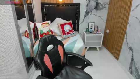 lorenadavies online show from 25, 11, 2025