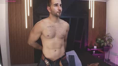  L O R E N Z O  Thumbs Up help  online show from 17, 1, 2026