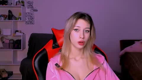 Lori online show from 7, 10, 2025