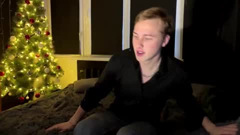 Snapshot of love4couple chatting on 12, 1, 2026 Mary and Tom online show from 12, 1, 2026