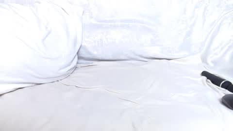 love bella  online show from 20, 1, 2025