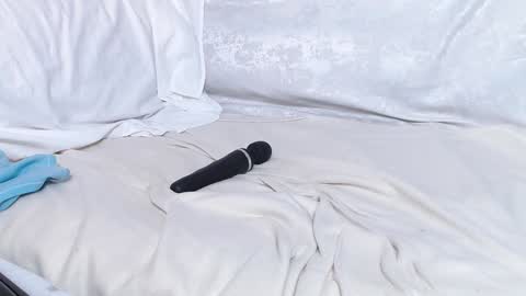 love bella  online show from 20, 1, 2025